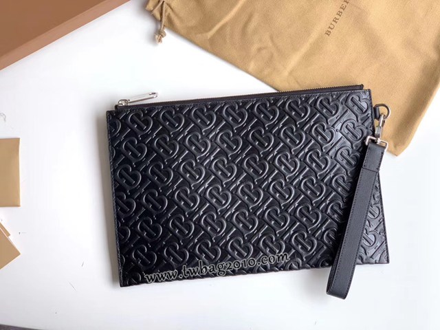 Burberry專門店新款TB壓花皮革拉鏈收納袋 巴寶莉男士手包手拿包 yxb1323